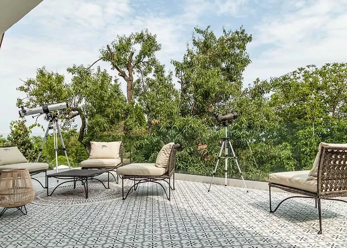 فيلة Neb Garden Alsóörs